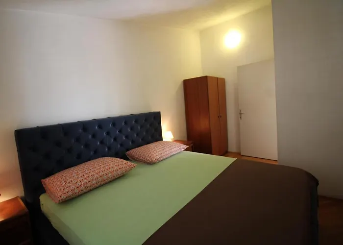 Centre&free Private Parking * Makarska