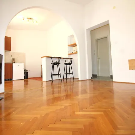 Apartment Centre & Free Private Parking