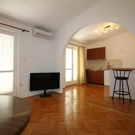 Apartment Centre & Free Private Parking