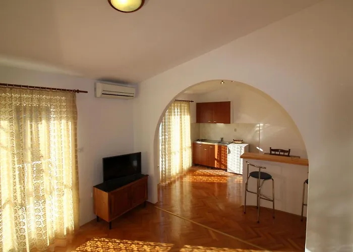 Centre & Free Private Parking Daire Makarska