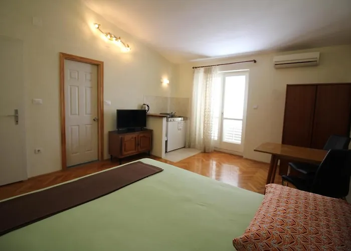 Centre & Free Private Parking