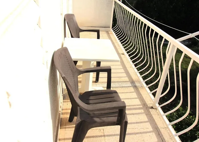 Centre & Free Private Parking