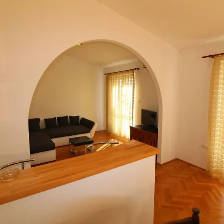 Centre & Free Private Parking Makarska