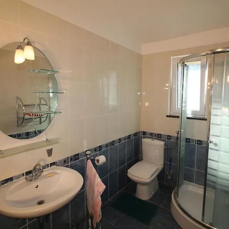 Centre & Free Private Parking Apartment Makarska