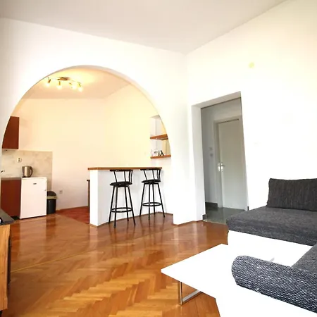 Centre & Free Private Parking Apartment *