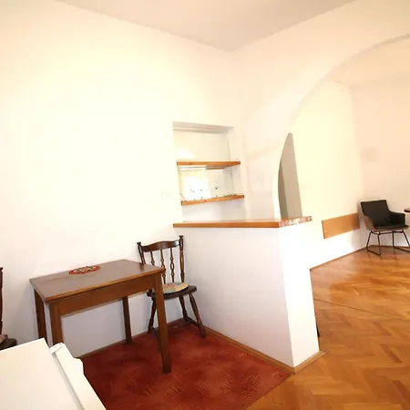 Apartment Centre & Free Private Parking *