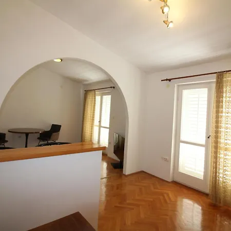 Centre & Free Private Parking Apartment *